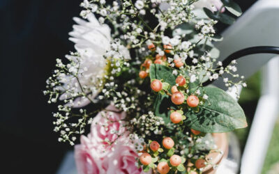 11 Ways to Save on Wedding Flowers